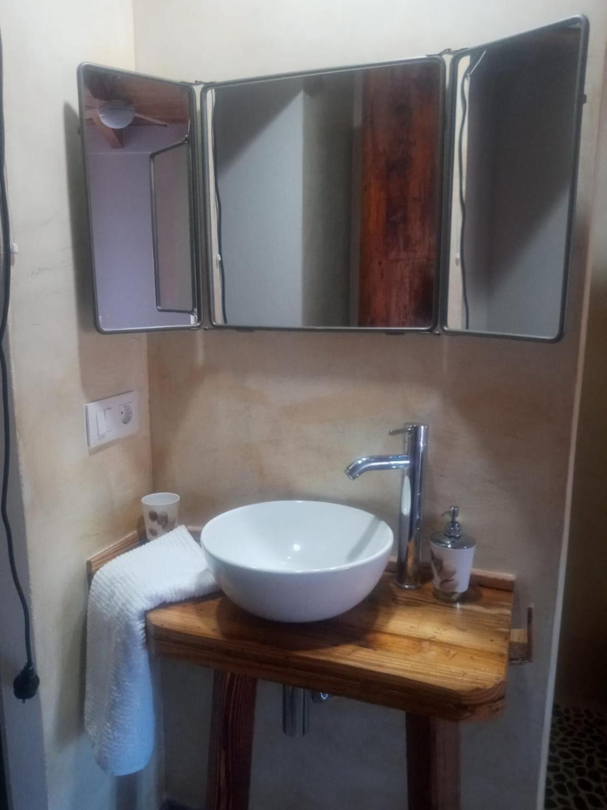Casa Buscareta Apartment Montan Luaran gambar